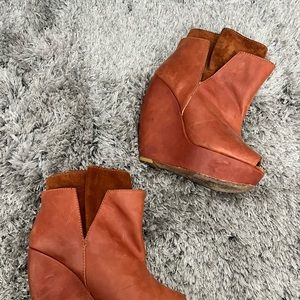 JOES JEANS Corby Wedge